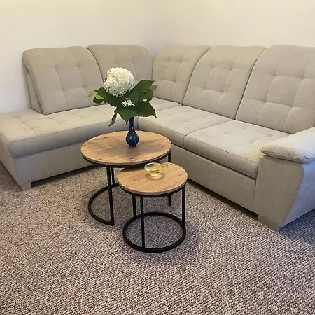 Weinstrasse Apartment Rostock
