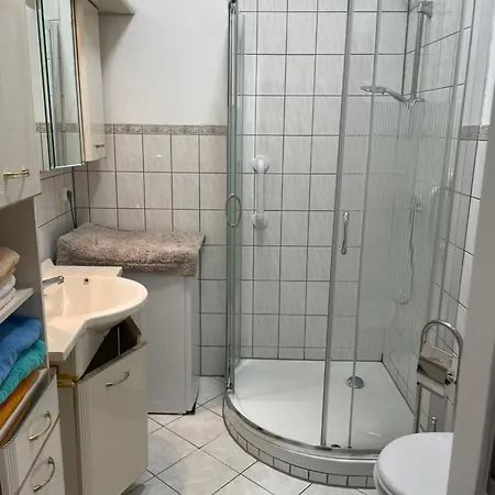 Weinstrasse 1 Apartment *